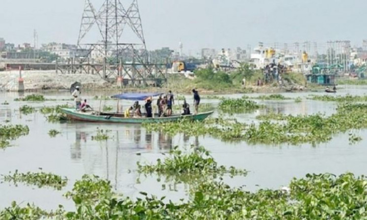 তুরাগে ১৮ যাত্রী নিয়ে ট্রলার ডুবি, তিন লাশ উদ্ধার
